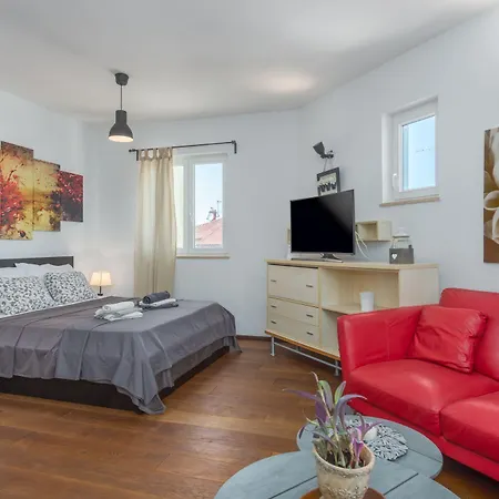 Tara & Noemi Deluxe Apartman