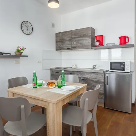 Tara & Noemi Deluxe Apartman