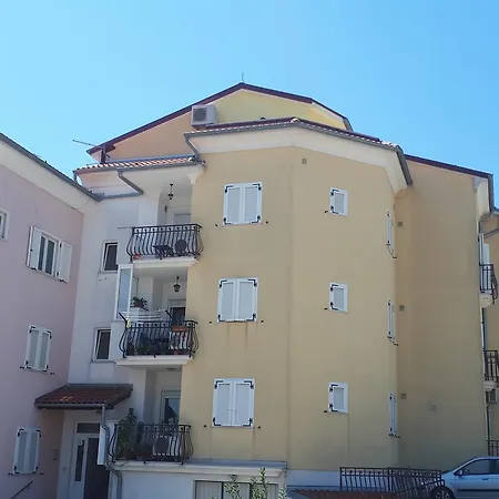 Tara & Noemi Deluxe Apartman