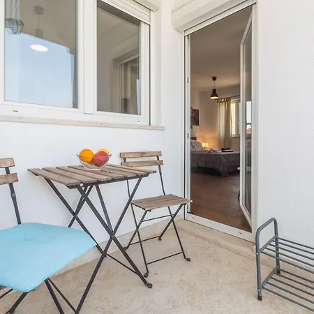 Tara & Noemi Deluxe Apartman