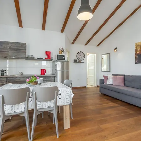 Tara & Noemi Deluxe Apartman *